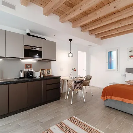 Appartement Numero 11 Piazza Amendola - By Myhomeincomo